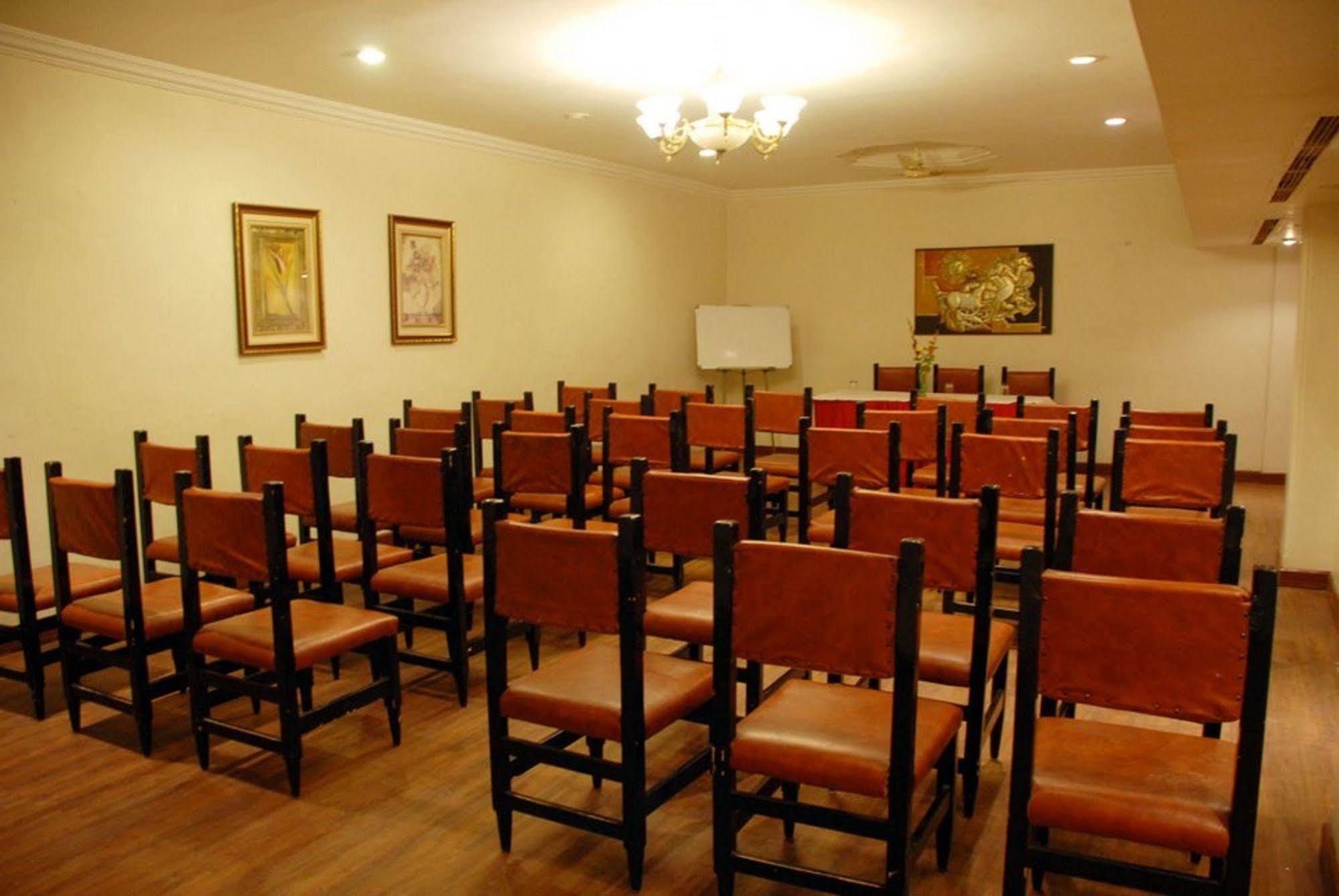 Amarpreet, Chhatrapati Sambhajinagar - Am Hotel Kollection Aurangābād Extérieur photo